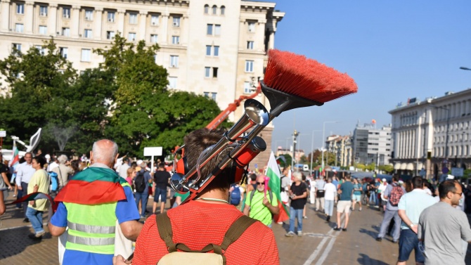 Политолог: Левицата е губеща от протестите 