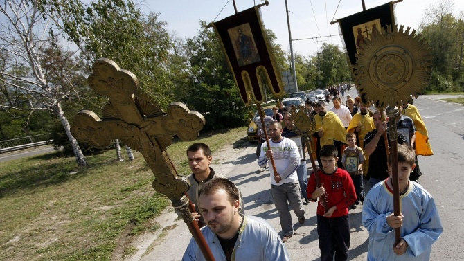 Хиляди християни посрещнаха Кръстовен ден на Кръстова гора в Родопите