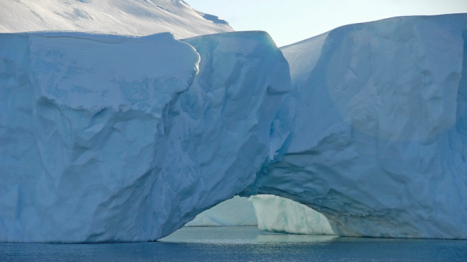 Най-големият леден шелф в Гренландия изгуби 110 кв. км