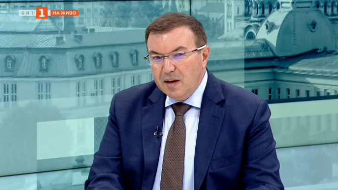 Проф. Ангелов: Носенето на маски в училищата ще ограничи разпространението на COVID-19 сред децата