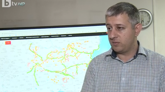 Напукан бетон и оголена арматура на Аспаруховия мост, от АПИ обаче успокояват варненци