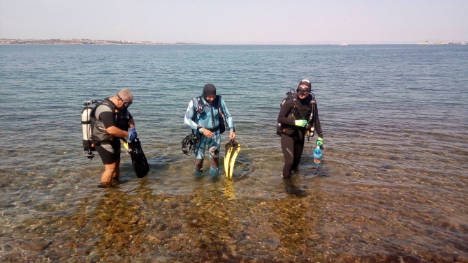 Спец екип от Военноморските сили обезвреди морска мина край Созопол