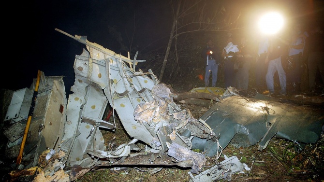 Военен самолет се разби в Украйна. Има жертви, но и оцелели