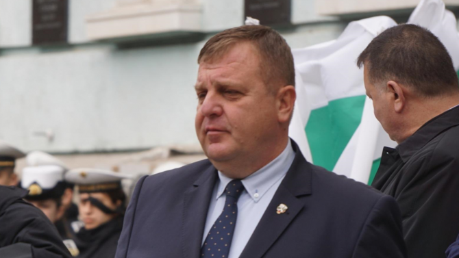 Каракачанов амбициран да завърши до края на мандата си три проекта за Българската армия