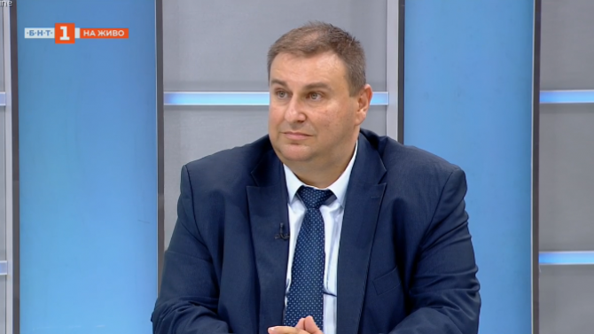Емил Радев:  Евродепутати готвят резолюция срещу страната ни