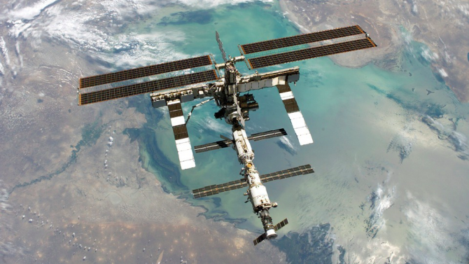 НАСА тества титаниева тоалетна за 23 милиона долара на борда на МКС