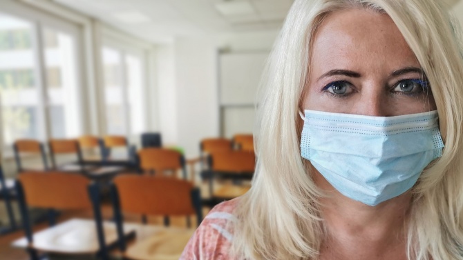 Учители и медицински лица са положителни за COVID-19 в област Пазарджик