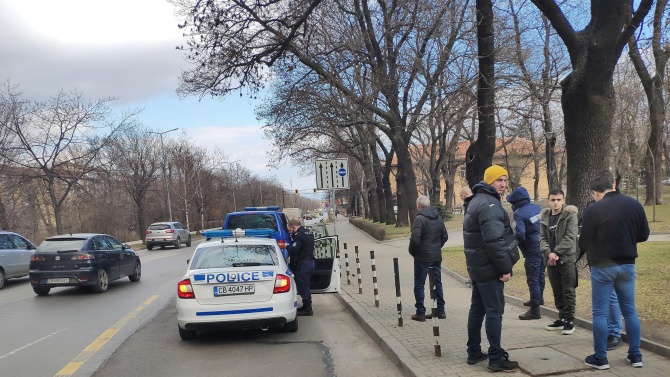 Полицаи в София на крак заради опит за хомофобска акция