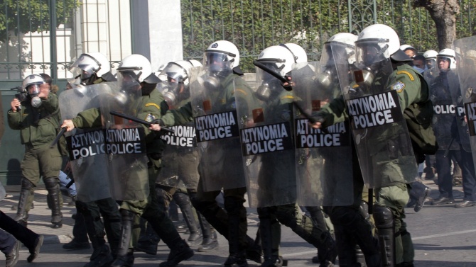 Гърция обвини десетки служители на НПО-та в шпионаж. Има и българи