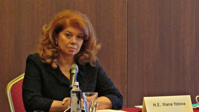 Илияна Йотова: Предложеният от ЕК Пакт за миграцията и убежището е слаб и неясен