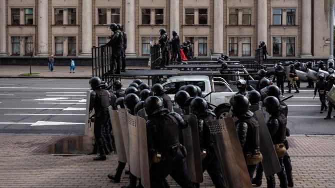 Полицията в Беларус ще използва бойни патрони срещу демонстранти