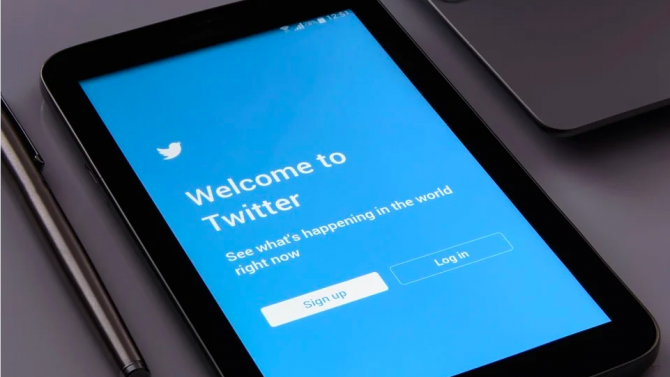"Туитър" премахна фалшиви профили на афроамериканци, подкрепящи Тръмп