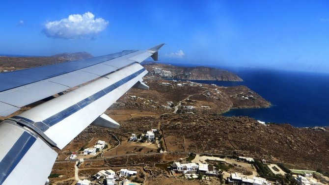 Стачка в Гърция засегна въздушния транспорт и работата на държавните болници
