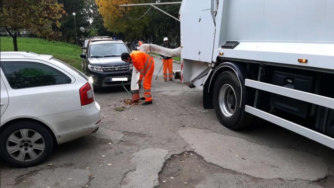 Почистиха от листа столичния "Изгрев"