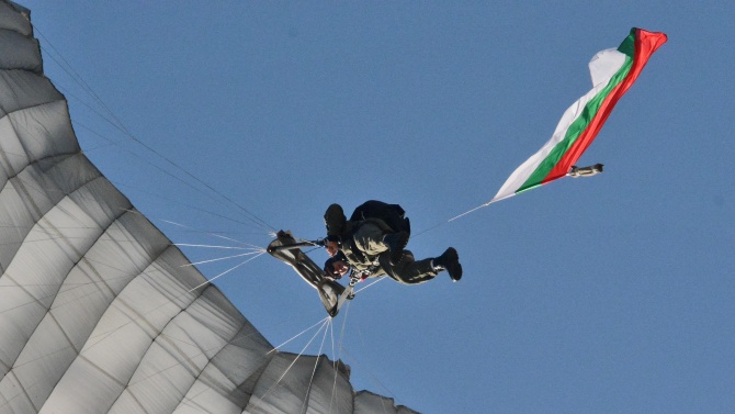 Ето как ще отбележим Празника на българския парашутист