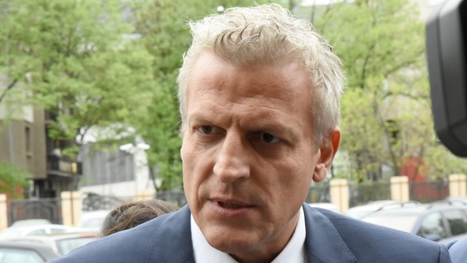 Москов: Дотук управлението не се е справило с COVID кризата, защото обществото е разделено на две