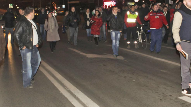 Жители на "Дървеница" блокираха кръстовище в знак на протест срещу "Топлофикация"