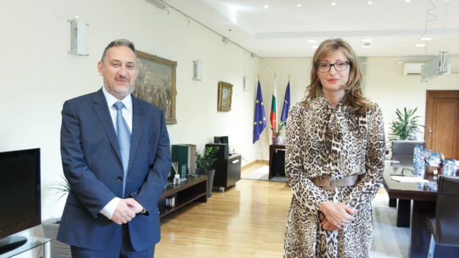 Захариева проведе среща с бивш премиер на Северна Македония