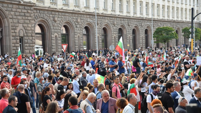 Какво е бъдещето на партиите в център-дясно и замират ли протестите?