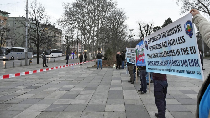 Служители на МВР протестираха и в Пловдив 