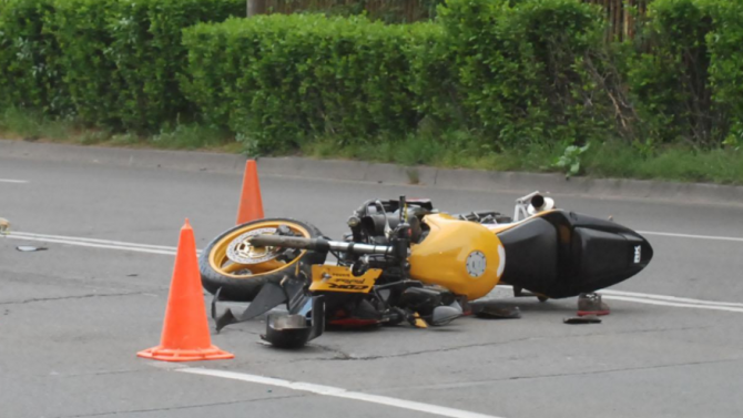 Много пиян водач на мотоциклет катастрофира край Хасково 