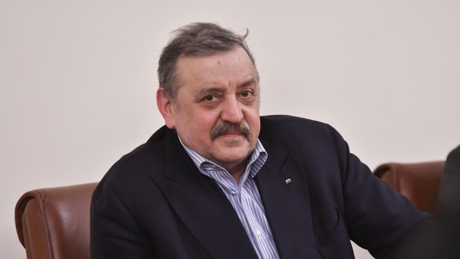 Проф. д-р Тодор Кантарджиев запозна депутатите с предизвикателствата, породени от COVID-19