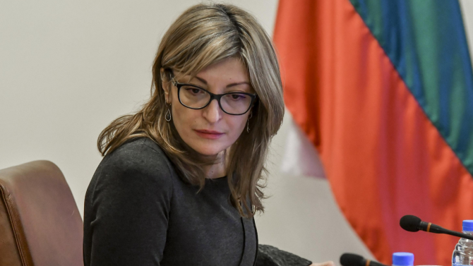 Екатерина Захариева изрази солидарност с Франция след нападението в Ница