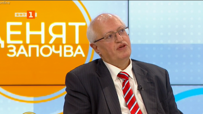 Доц. Спасков: Линейки има, но няма кадри