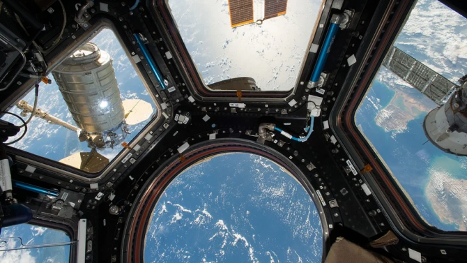 МКС отбелязва 20 години с екипаж в орбита