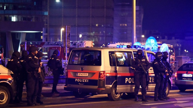 Терорът във Виена - трима убити и 14 ранени