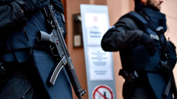 Въоръжиха полицаите в Норвегия