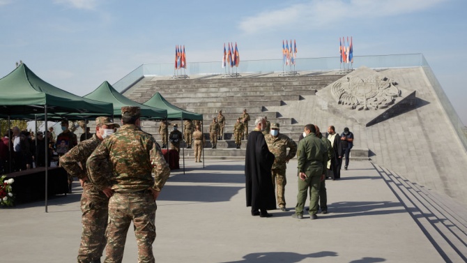 Русия изпрати 2000 миротворци в Нагорни Карабах