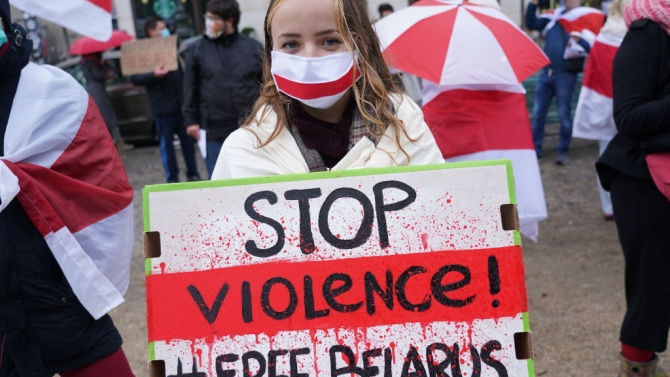 Хиляди протестираха в Беларус след смъртта на демонстрант, арестуван от полицията