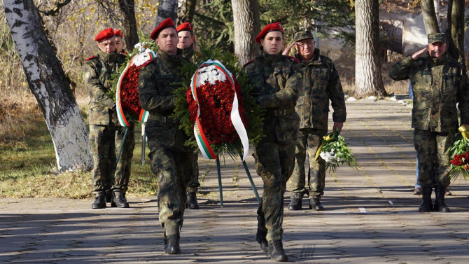 Сухопътните войски честват днес своя боен празник