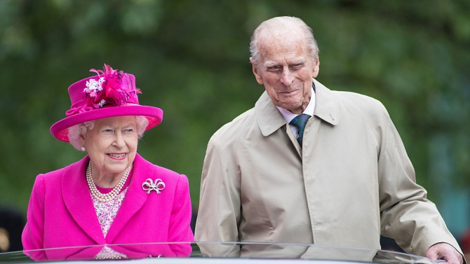 Кралица Елизабет II и принц Филип отпразнуваха 73 години брак