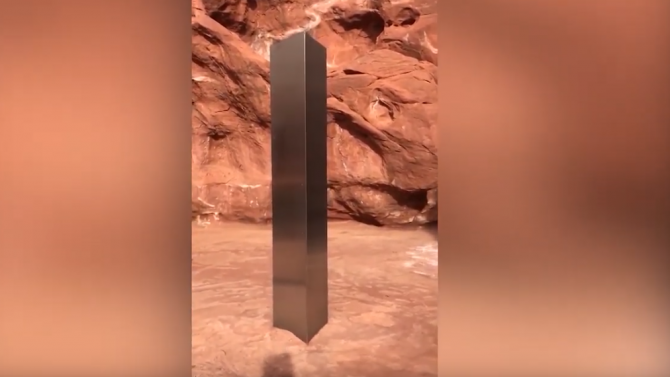 Откриха мистериозен метален монолит в планините на Юта