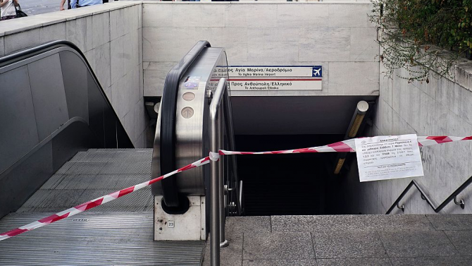 Работещите в обществения транспорт в Гърция ще стачкуват утре