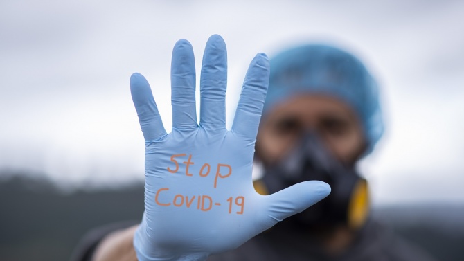 У нас конспиративните теории за COVID-19 продължават да са актуални