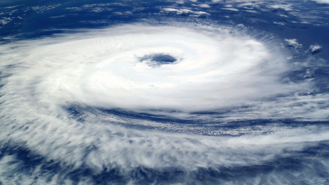 Индия евакуира хиляди заради наближаващия циклон Нивар