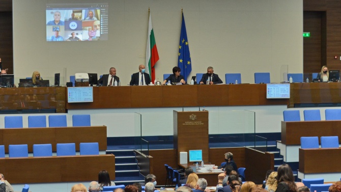 Парламентът одобри бюджетите за отбрана, полиция и външни работи