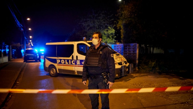 Обвиниха още четирима гимназисти за убийството на френския учител