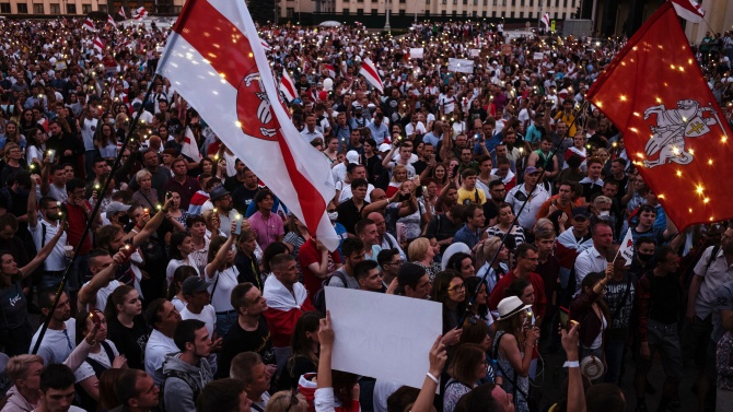 Близо 250 задържани при протестите в Беларус 