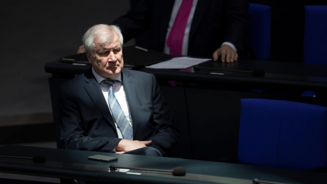 Германският вътрешен министър постави извън закона неонацистка организация 
