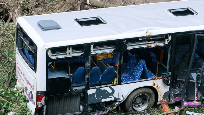 Автобус падна от мост в Бразилия, загинали са най-малко 19 души