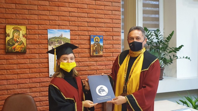 Пловдивският университет връчи първата ректорска стипендия  в историята си