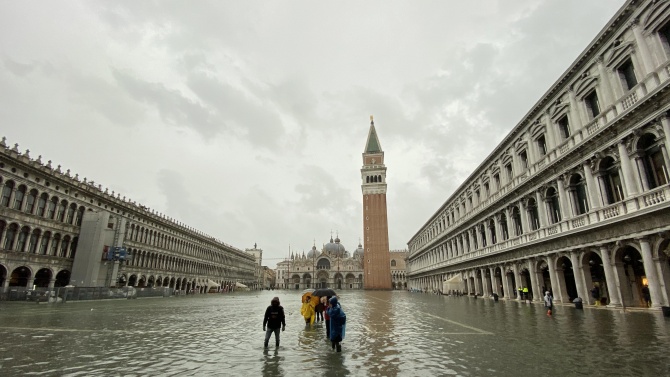 Защитната система на Венеция за наводения се задейства 