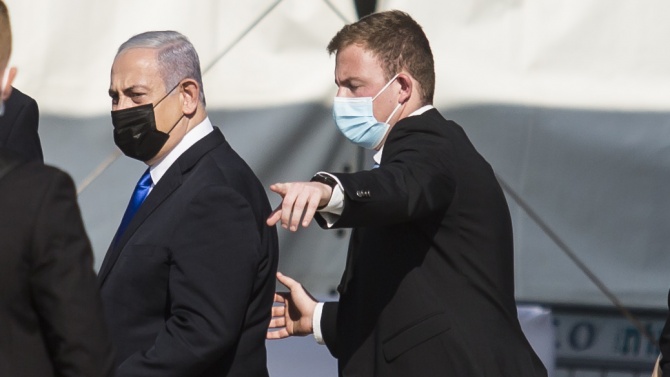 Израелският премиер: Ще се ваксинирам пръв