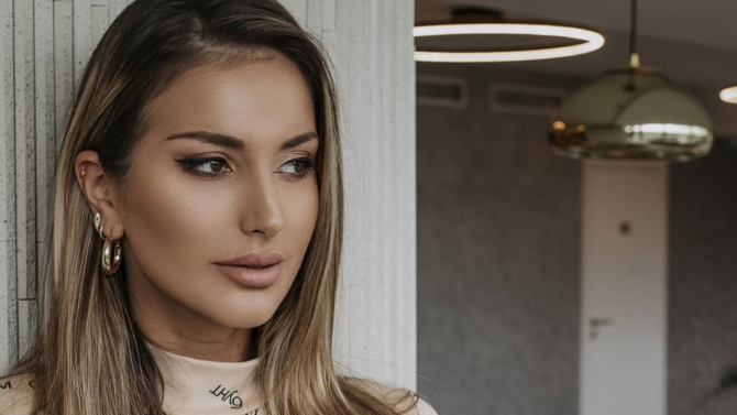 Фотографи комплексирали Алекс Петканова за носа й