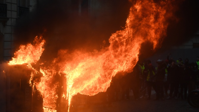 Пожар взе жертви в Барселона