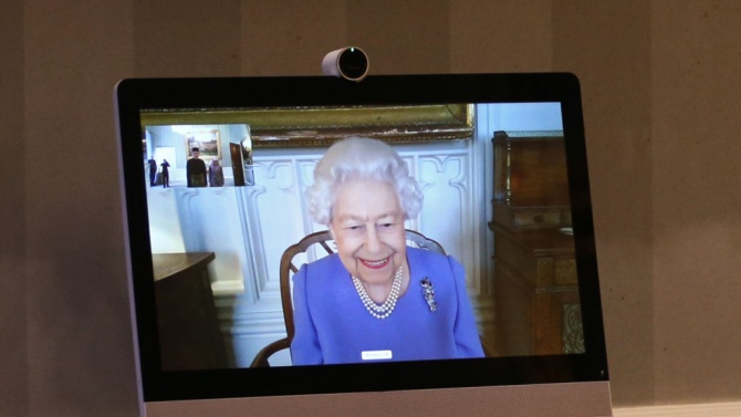  Кралицата разговаря с британска компания за "Животът на чернокожите има значение"